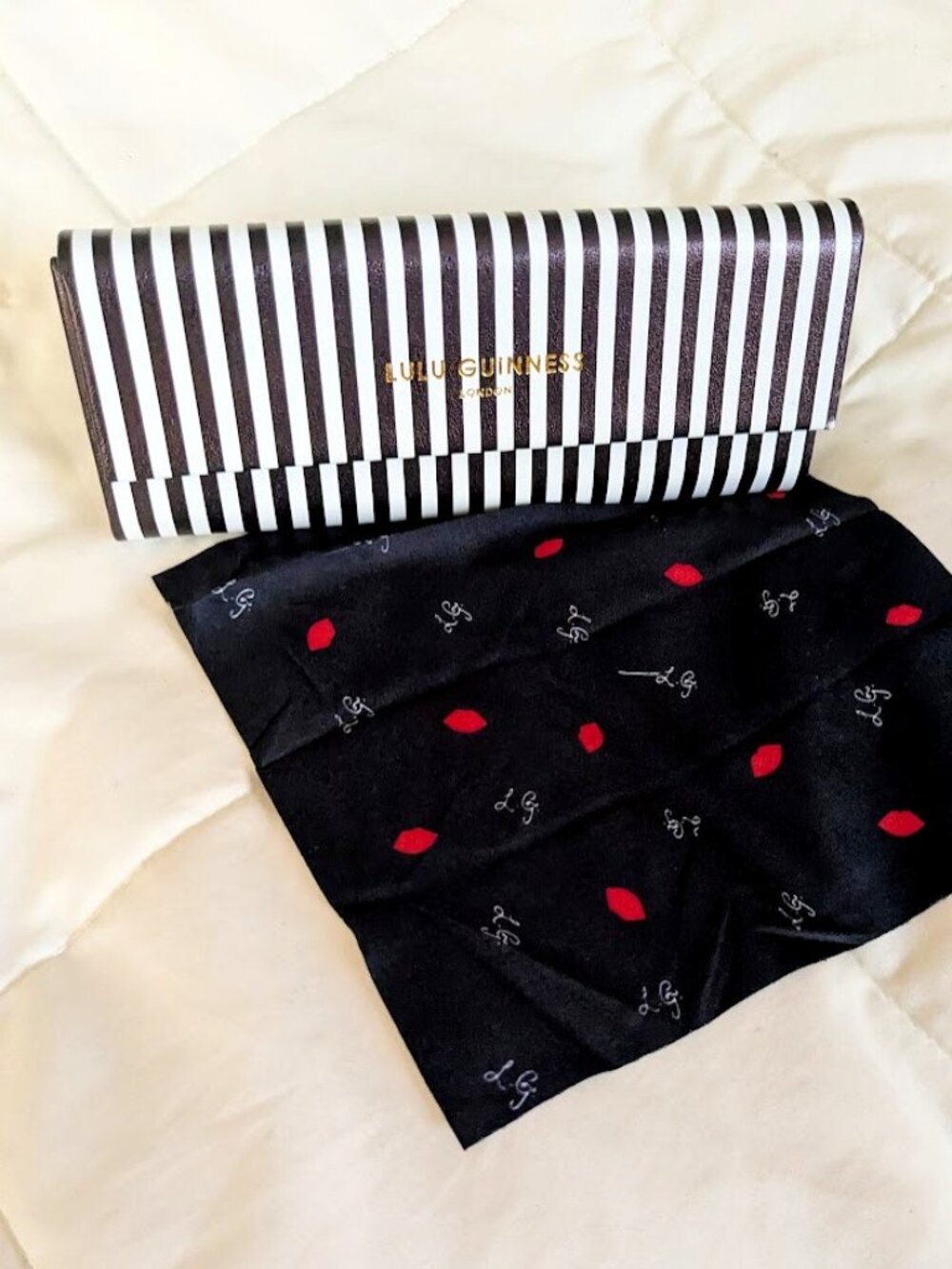 Lulu Guinness Magnetic Trifold Eyewear Case Sunglasses Eye Glasses Striped NWOT